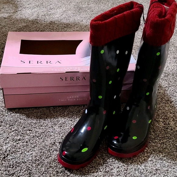 serra rain boots